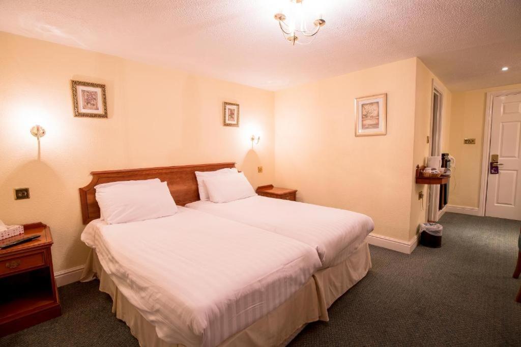 Harefield Manor Hotel Ромфорд Екстер'єр фото