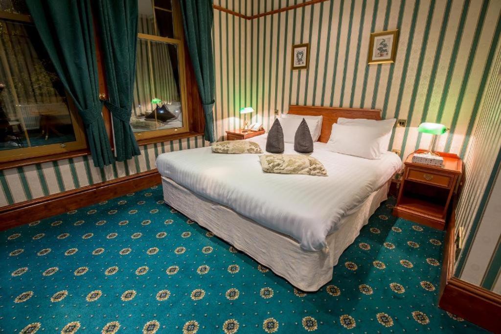 Harefield Manor Hotel Ромфорд Екстер'єр фото