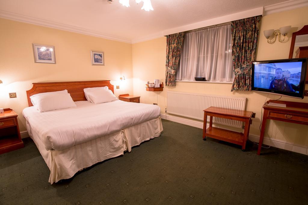 Harefield Manor Hotel Ромфорд Екстер'єр фото