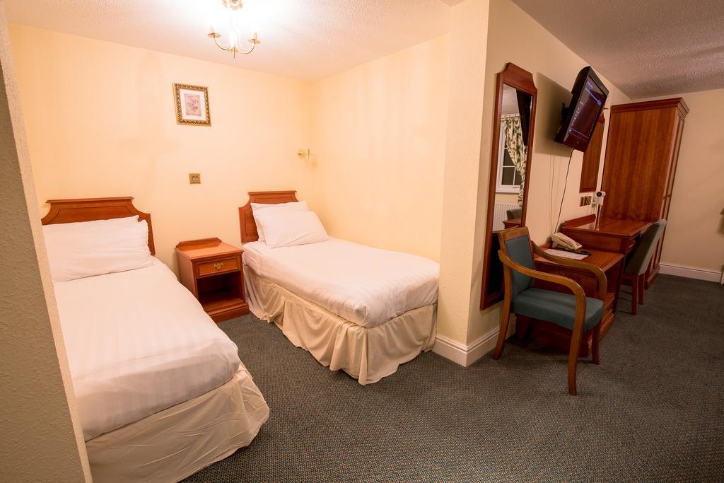 Harefield Manor Hotel Ромфорд Екстер'єр фото