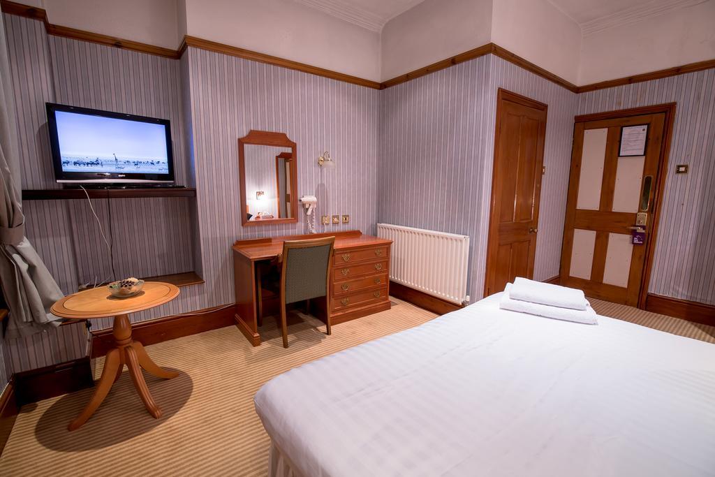 Harefield Manor Hotel Ромфорд Екстер'єр фото