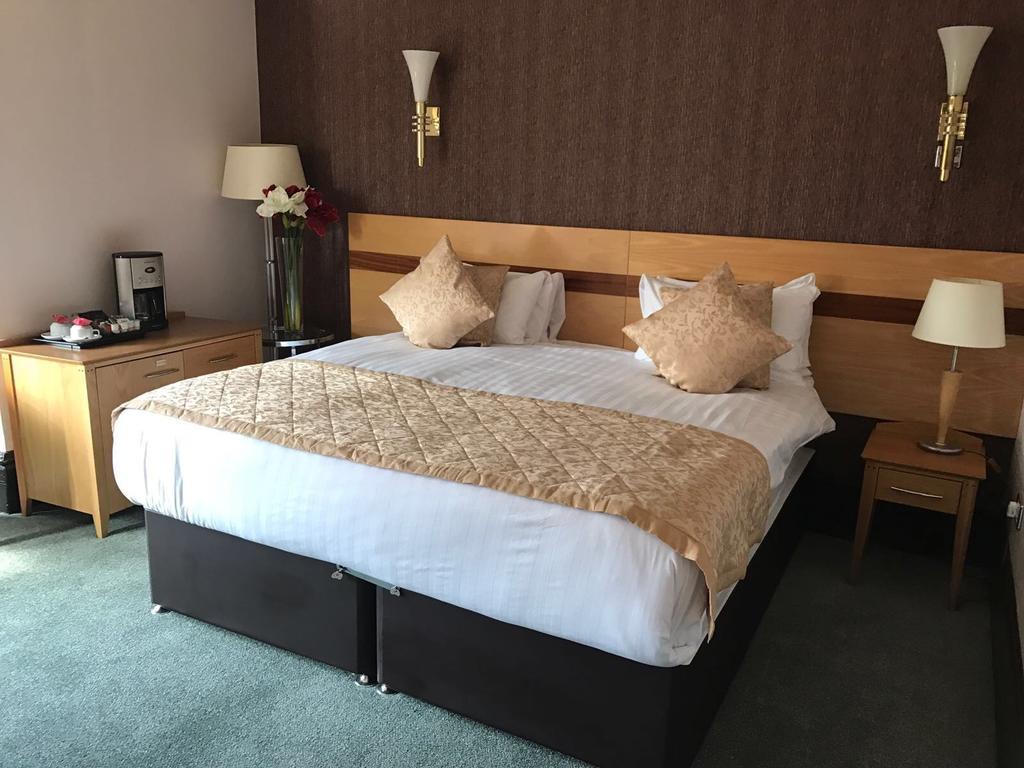 Harefield Manor Hotel Ромфорд Екстер'єр фото