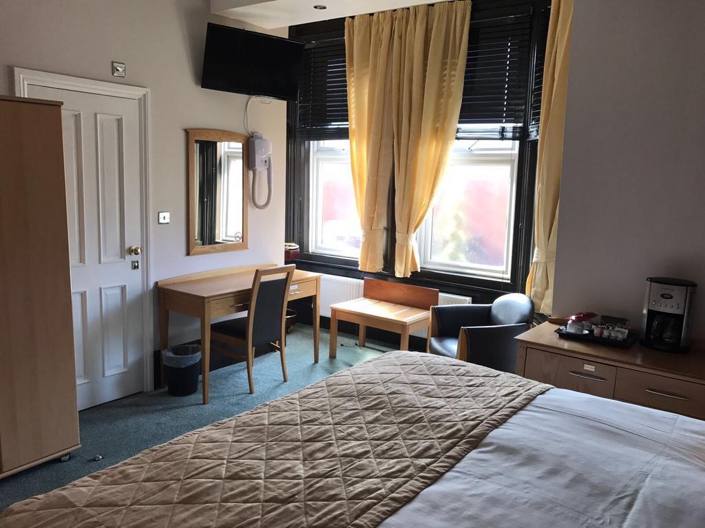Harefield Manor Hotel Ромфорд Екстер'єр фото
