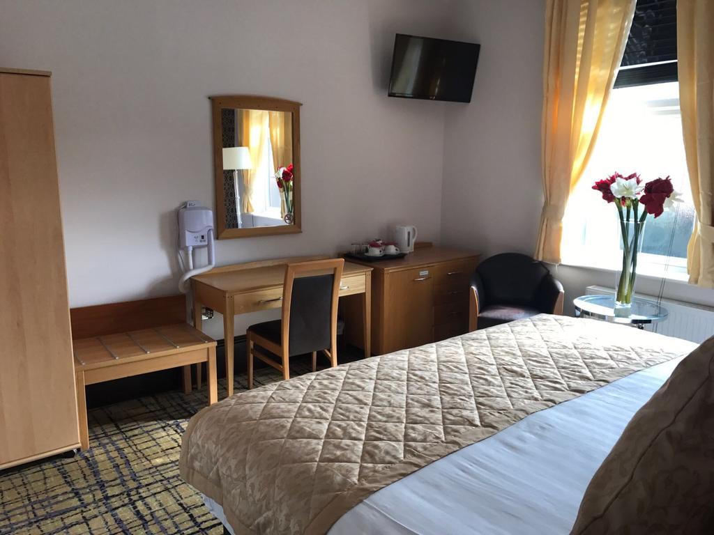 Harefield Manor Hotel Ромфорд Екстер'єр фото