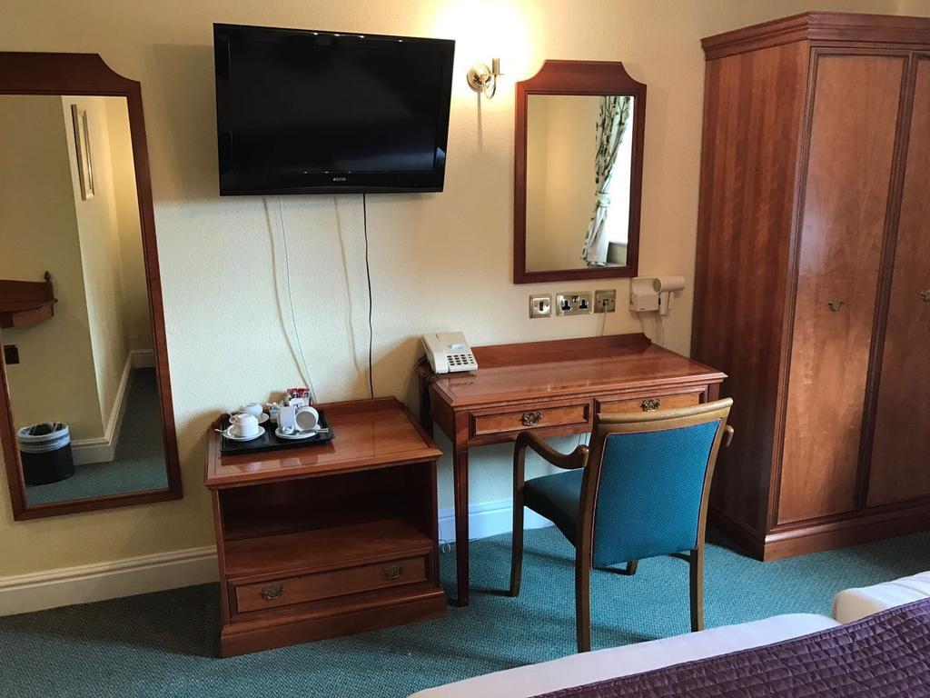 Harefield Manor Hotel Ромфорд Екстер'єр фото