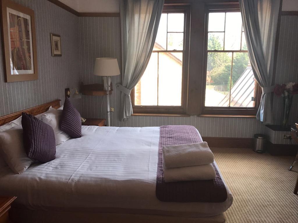 Harefield Manor Hotel Ромфорд Екстер'єр фото