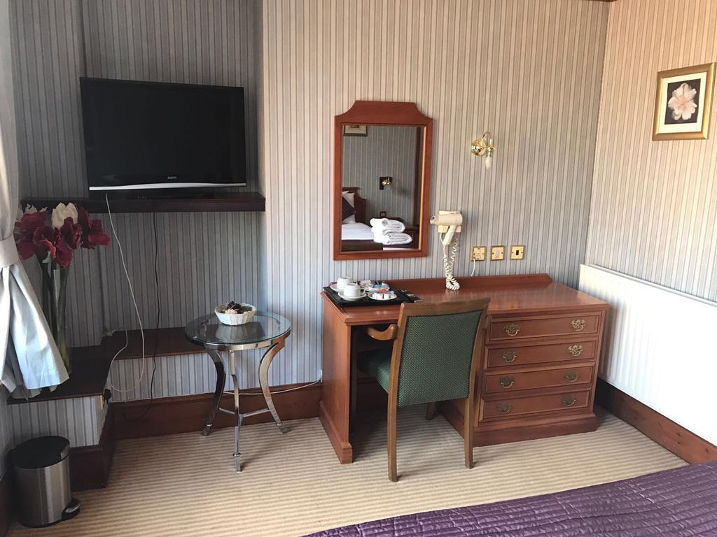 Harefield Manor Hotel Ромфорд Екстер'єр фото