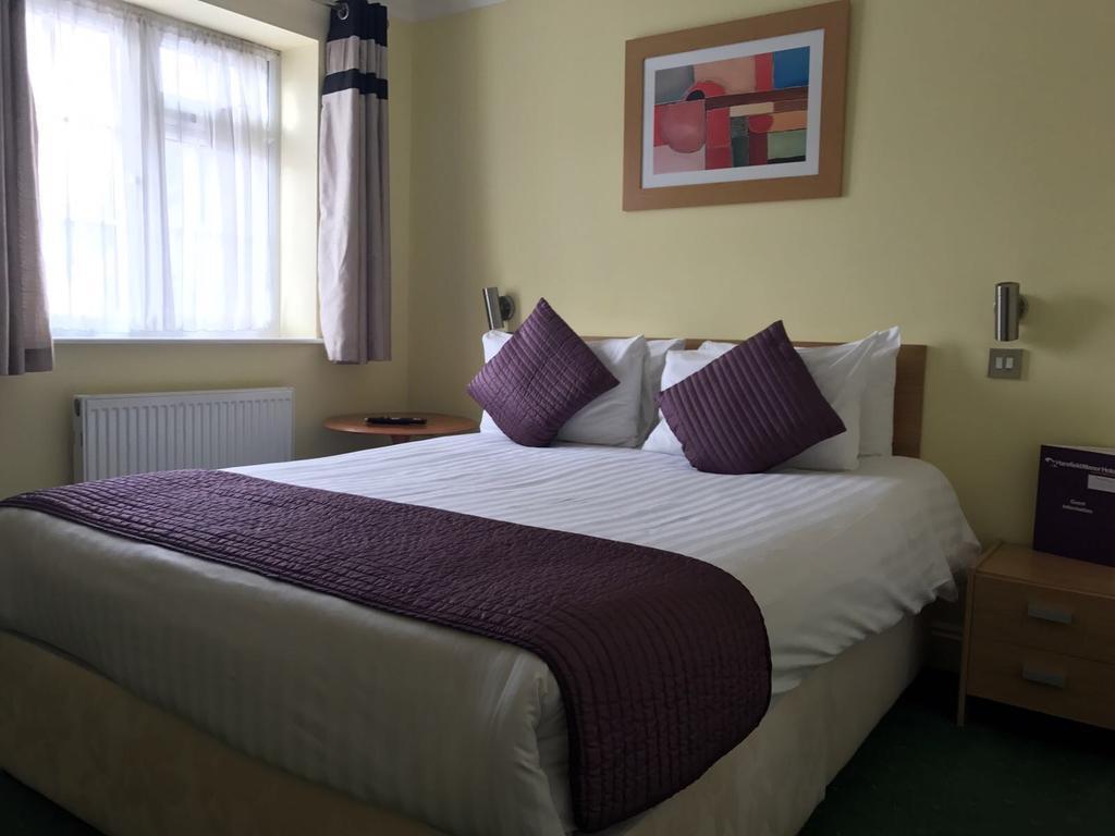Harefield Manor Hotel Ромфорд Екстер'єр фото