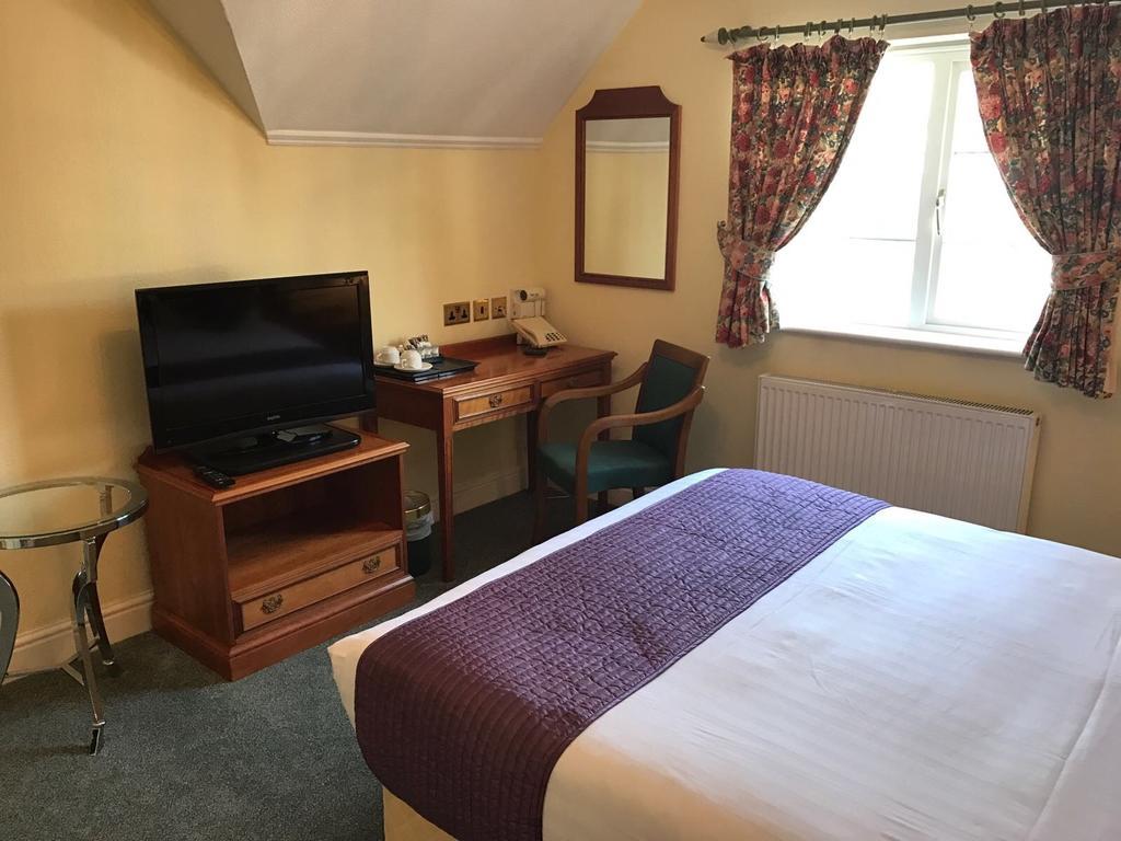 Harefield Manor Hotel Ромфорд Екстер'єр фото