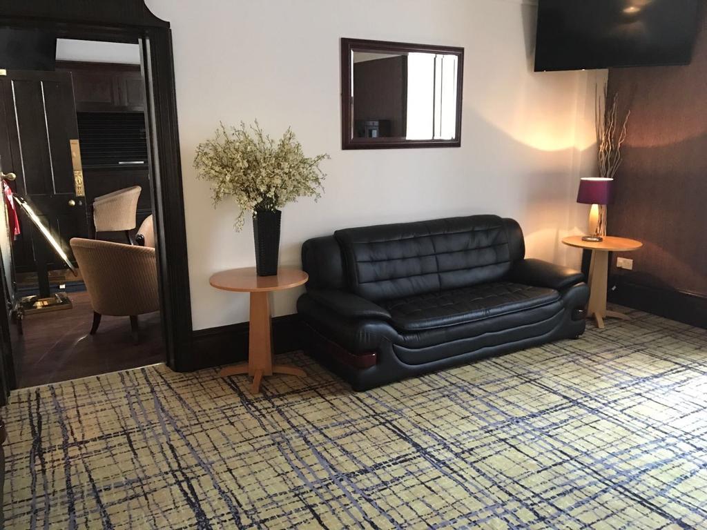 Harefield Manor Hotel Ромфорд Екстер'єр фото