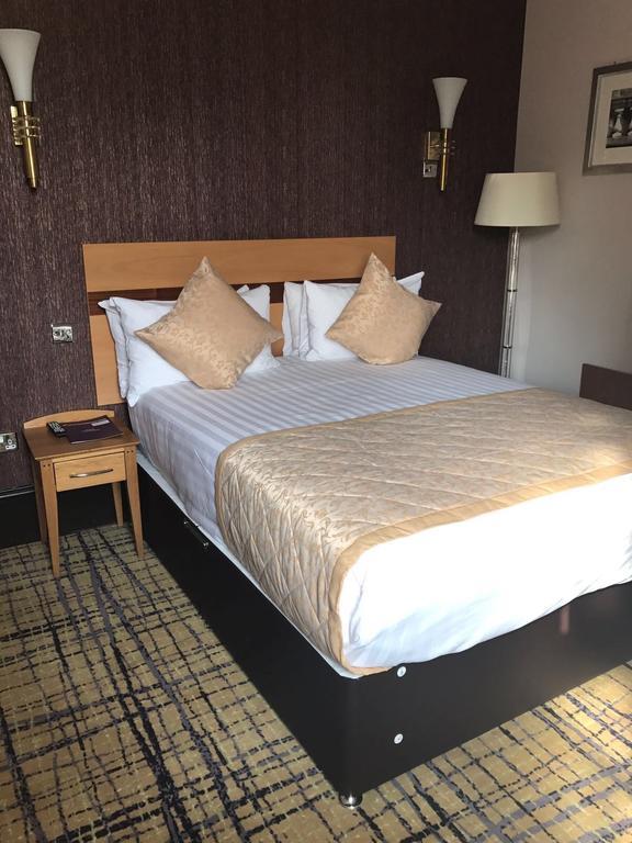 Harefield Manor Hotel Ромфорд Екстер'єр фото
