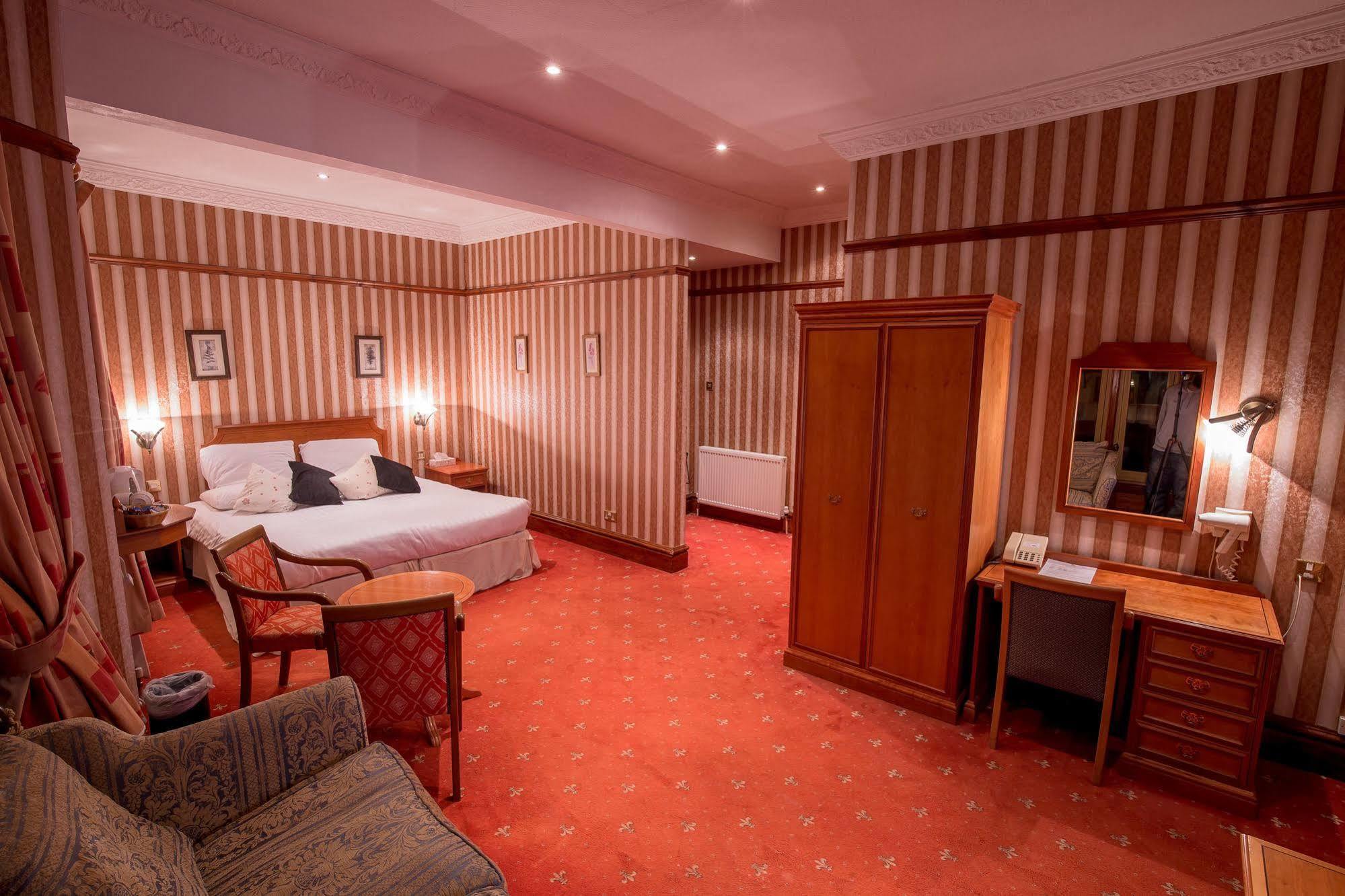 Harefield Manor Hotel Ромфорд Екстер'єр фото