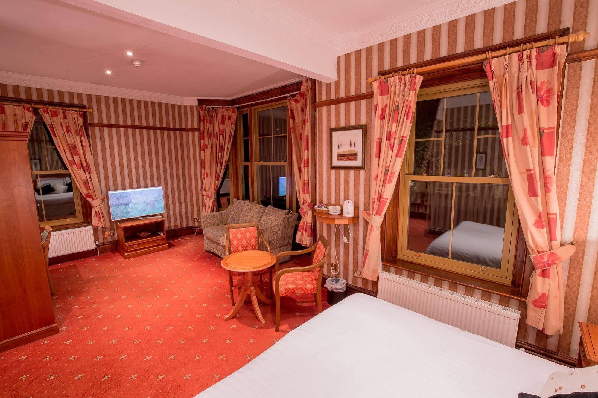 Harefield Manor Hotel Ромфорд Екстер'єр фото