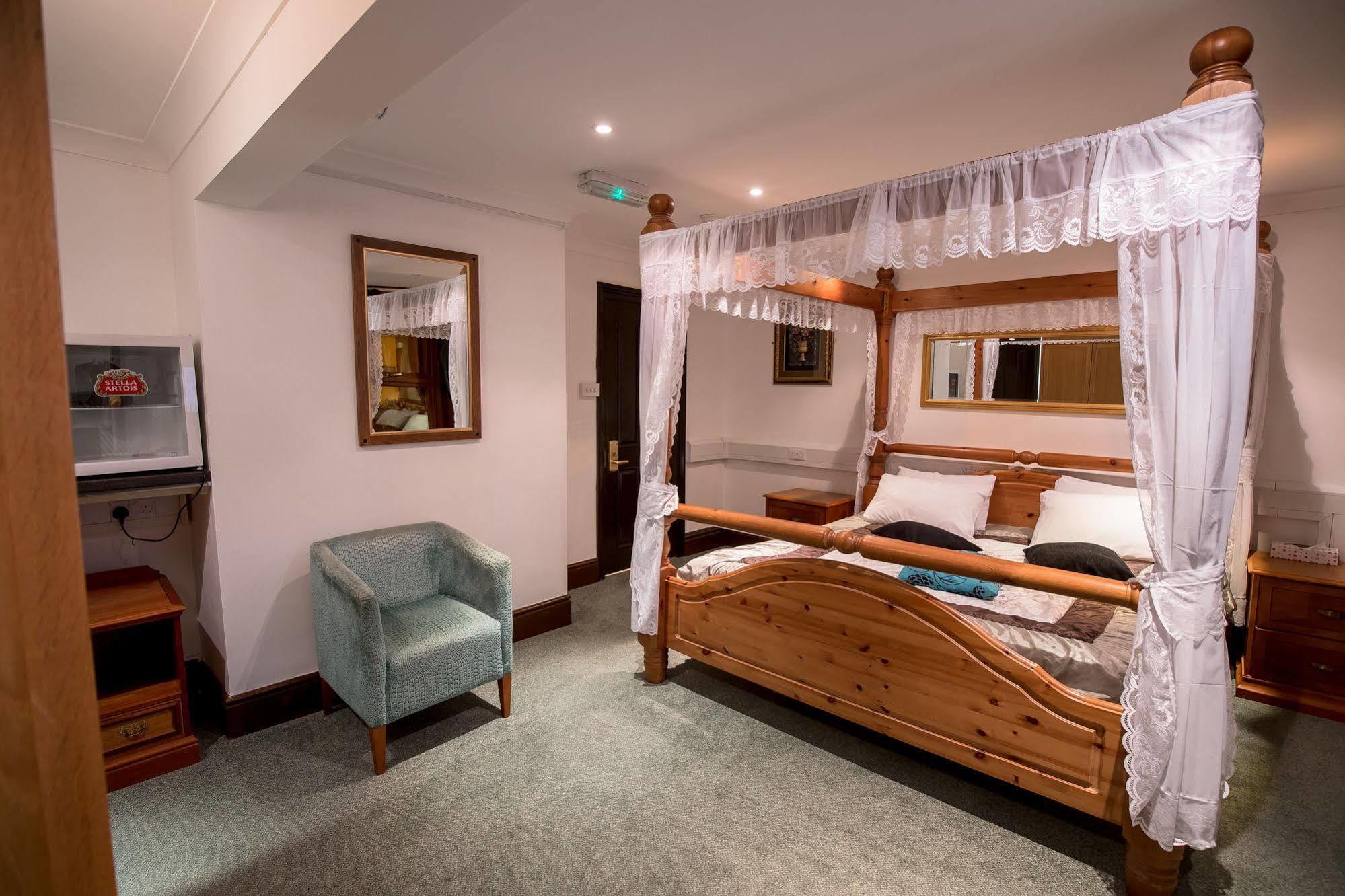 Harefield Manor Hotel Ромфорд Екстер'єр фото